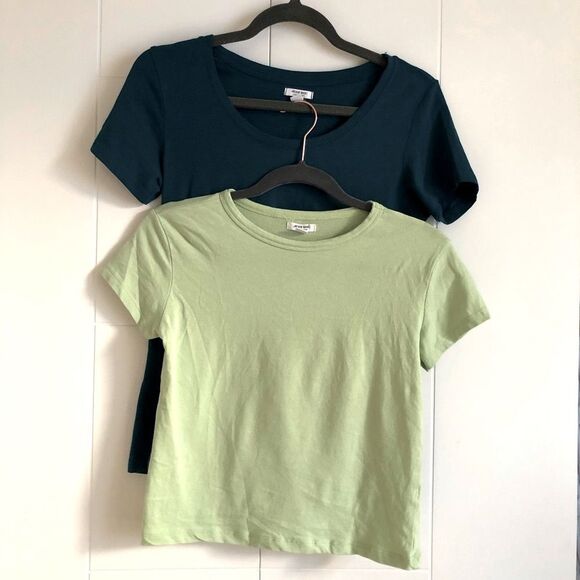 3/$25 Bundle of 2 T-shirts - Picture 2 of 5